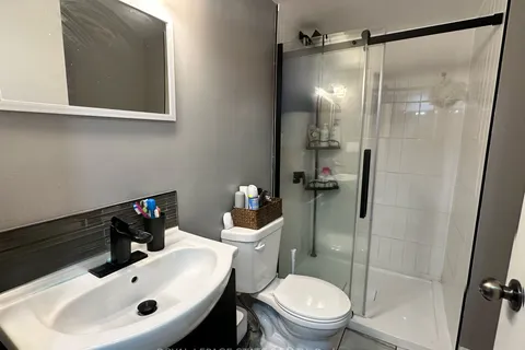 10 Sandlyn Court, Hamilton, ON L8H 2R5