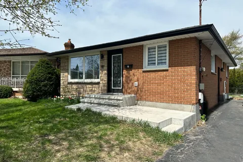 10 Sandlyn Court, Hamilton, ON L8H 2R5