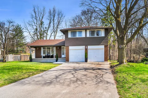 104 Cardinal Crescent, Waterloo, ON N2J 2E9