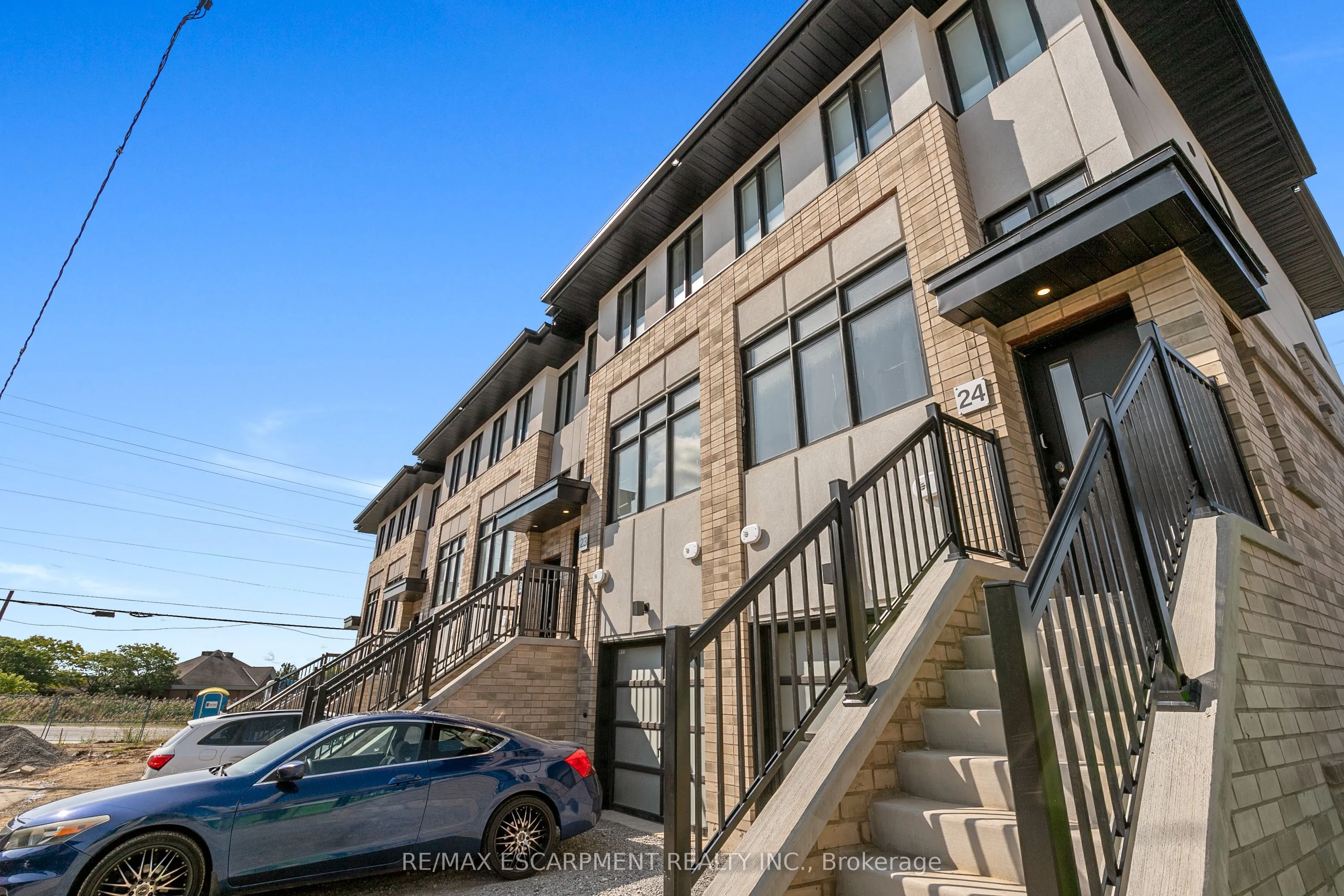 527 SHAVER Road, Hamilton, ON L9C 0J1