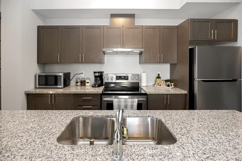 527 SHAVER Road, Hamilton, ON L9C 0J1