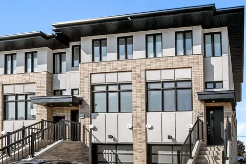 527 SHAVER Road, Hamilton, ON L9C 0J1