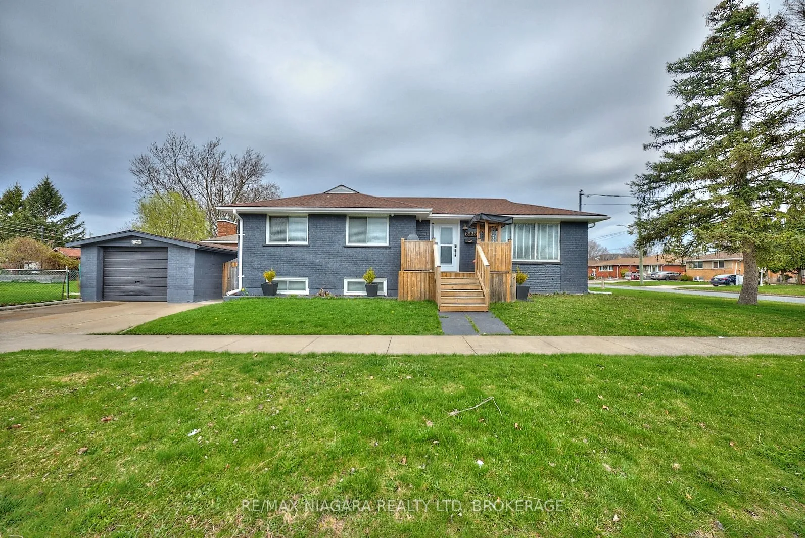 6933 Hagar Avenue, Niagara Falls, ON L2G 5M6