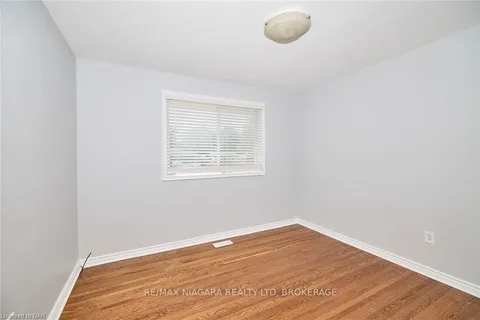 6933 Hagar Avenue, Niagara Falls, ON L2G 5M6