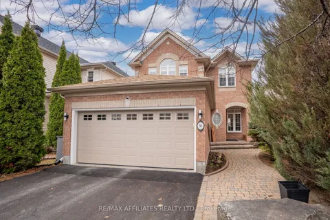 34 Catterick Crescent, Kanata, ON K2K 3M5