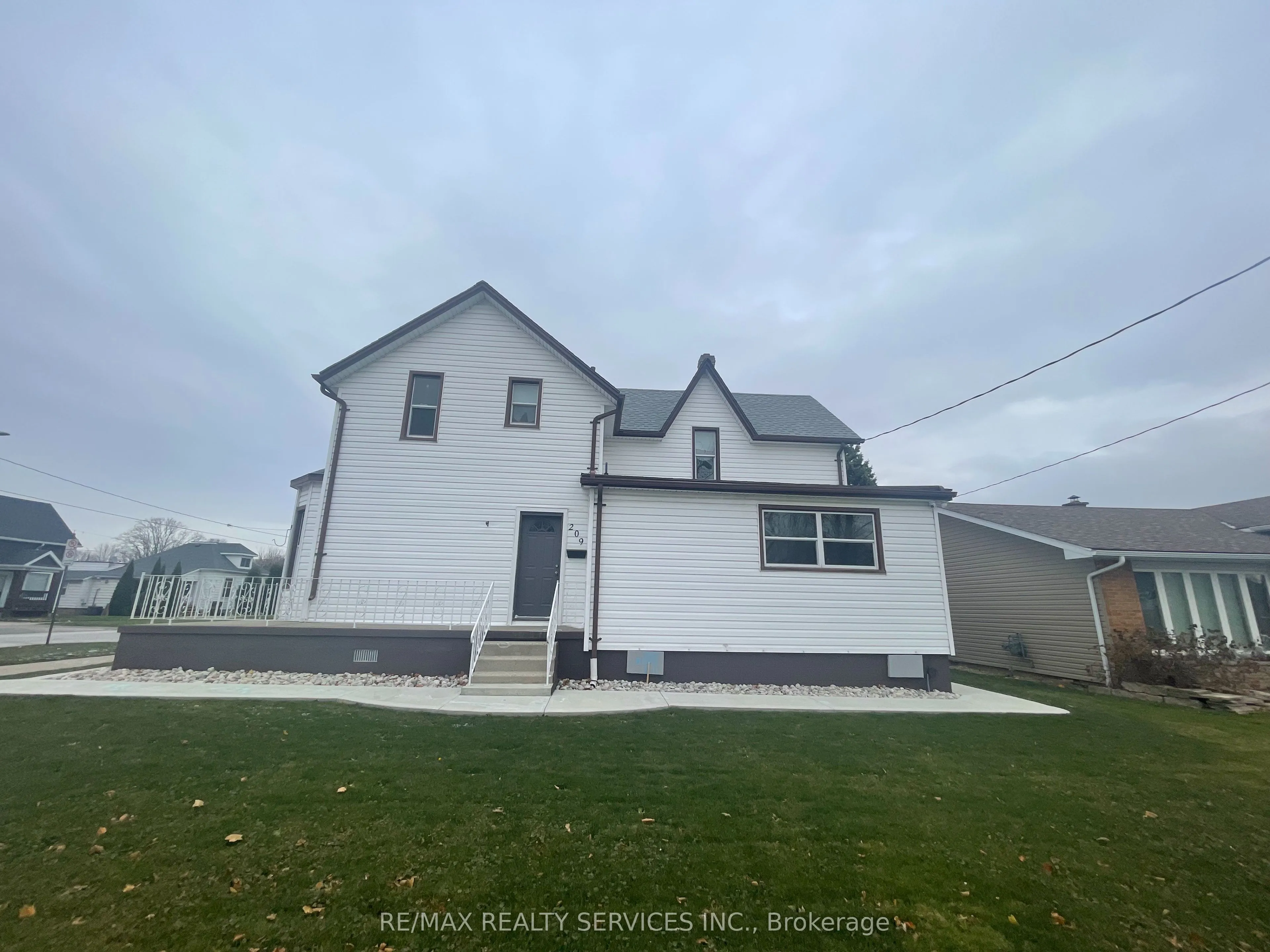 209 Murray Street, Chatham-Kent, ON N8A 1H6