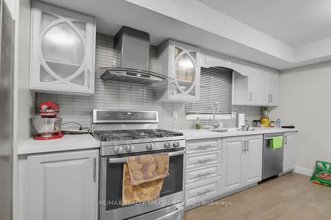 17 LOCUST Crescent, London South, ON N6E 2K1