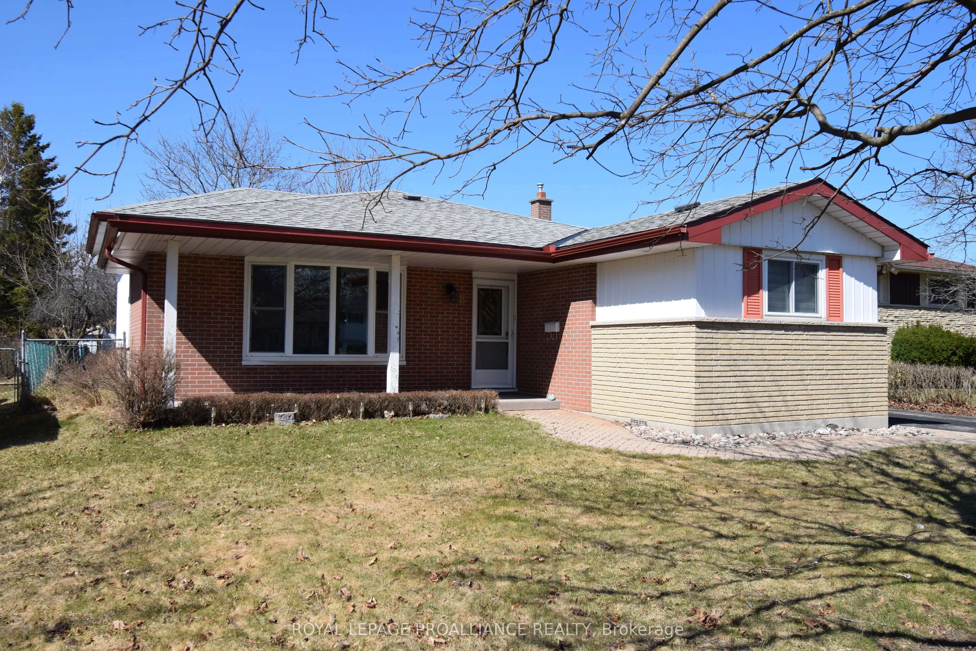 8 Walden Circle, Belleville, ON K8P 2C3