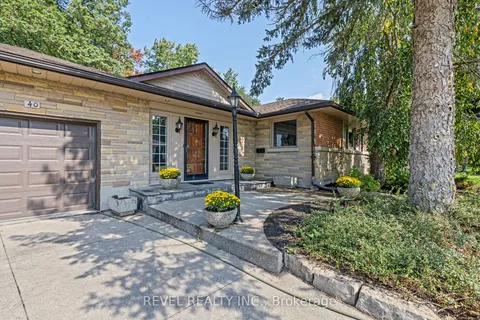 40 Bertram Drive, Hamilton, ON L9H 4T3