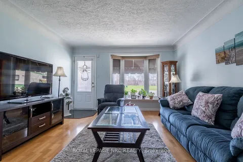 15 Kilgour Avenue, Welland, ON L3C 2P8