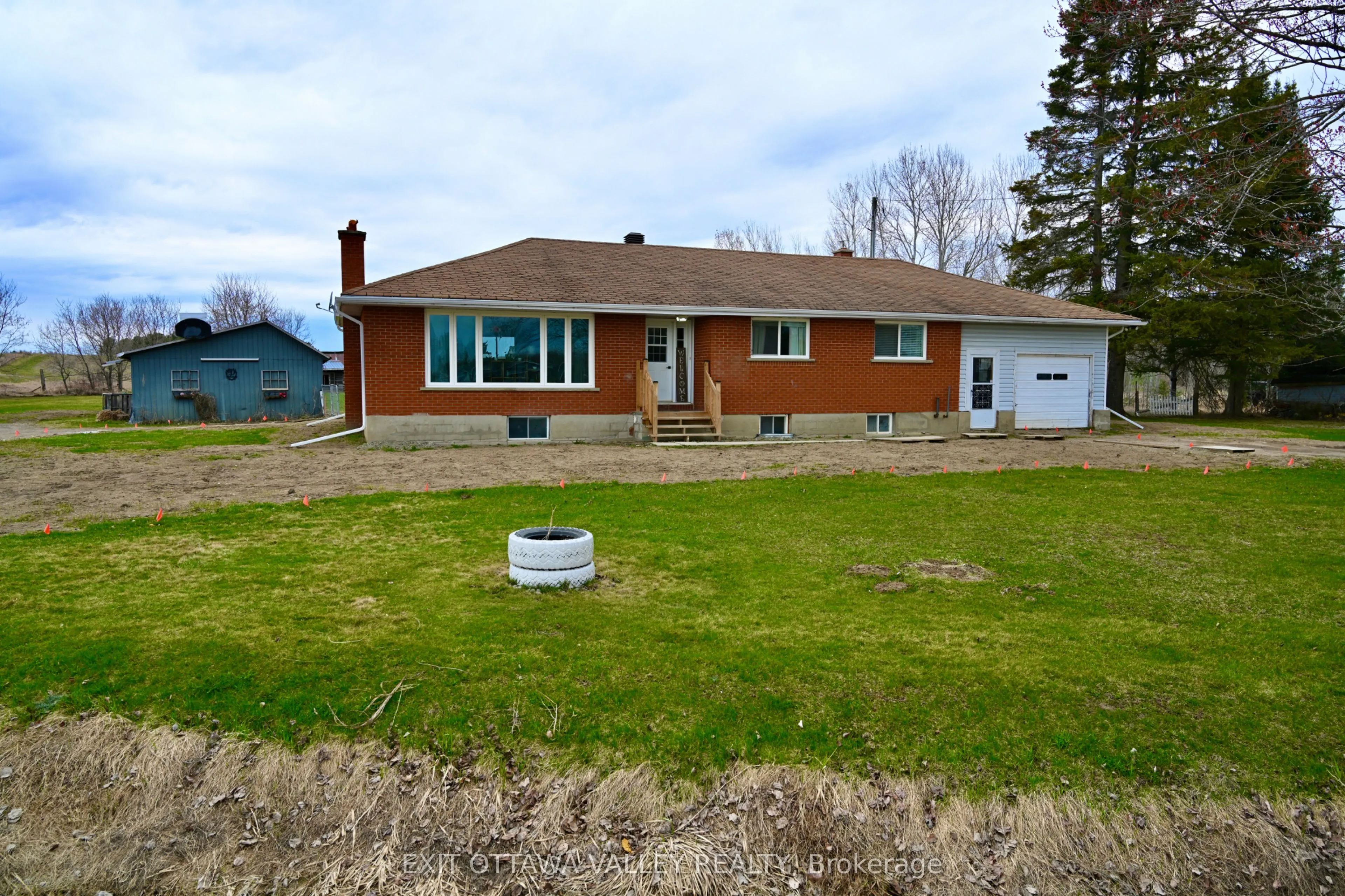 2047 Lapasse Road, Whitewater Region, ON K0J 1C0