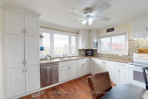 2047 Lapasse Road, Whitewater Region, ON K0J 1C0