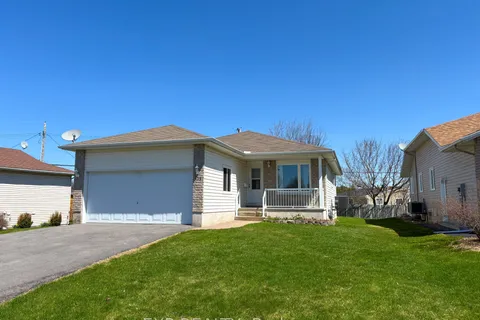 213 Vanier Crescent, Renfrew, ON K7V 4K6