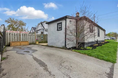 1 Seneca Street, St. Catharines, ON L2R 2T8