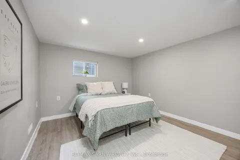 12 Sunset Avenue, Warwick, ON N0M 1S0