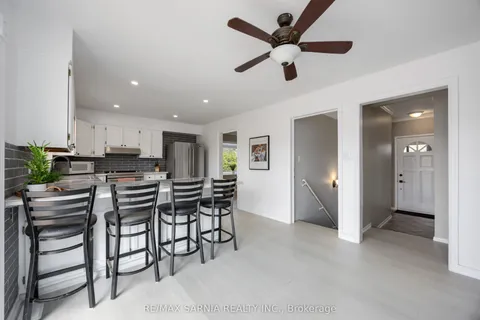 12 Sunset Avenue, Warwick, ON N0M 1S0