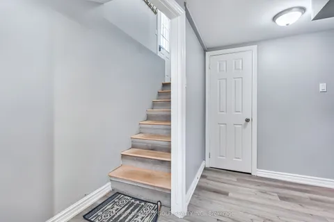 5 Cherry Avenue, Grimsby, ON L3M 2G8