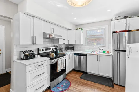 17 Prestwick Avenue, St. Catharines, ON L2P 2E5