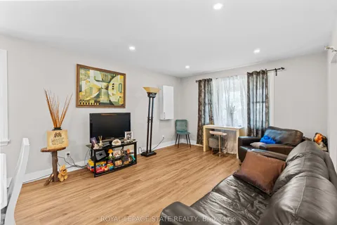 17 Prestwick Avenue, St. Catharines, ON L2P 2E5