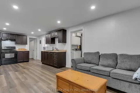 952 Old Colony Road, Kingston, ON K7P 1J7