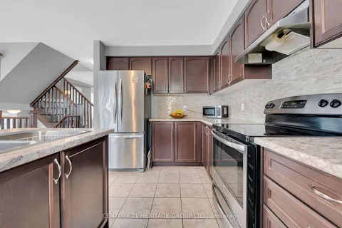2 England Terrace, Hamilton, ON L8J 0G4