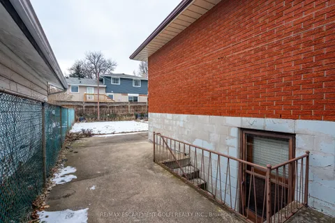662 West 5th Street, Hamilton, ON L9C 3R2
