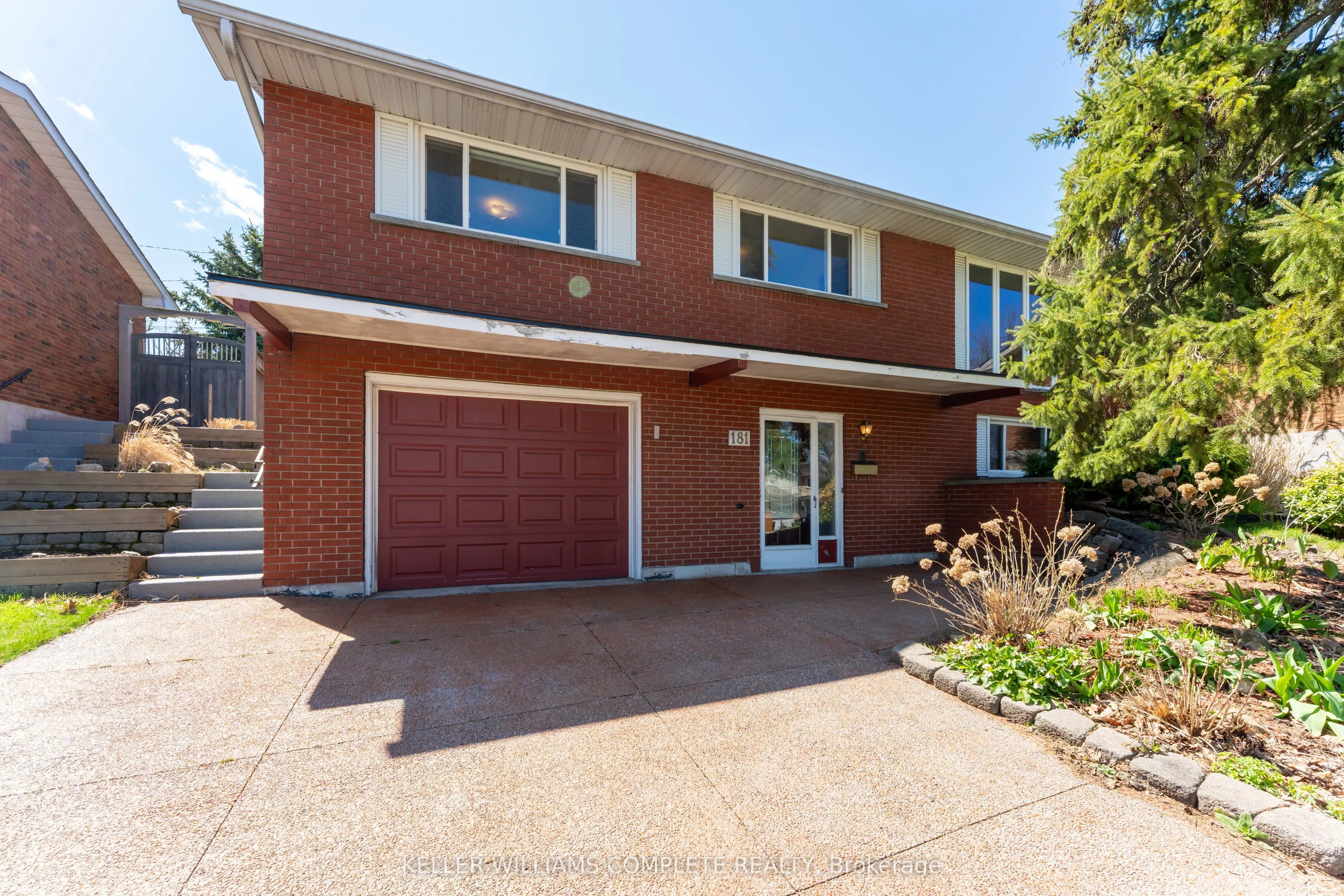 181 Burrwood Drive, Hamilton, ON L9C 3T3