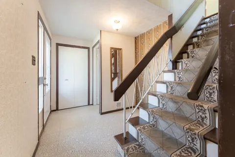 181 Burrwood Drive, Hamilton, ON L9C 3T3