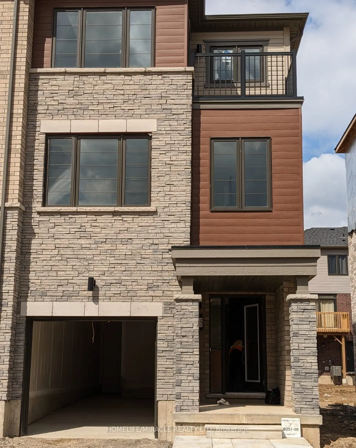 215 Gillespie Drive, Brantford, ON N3T 0W2
