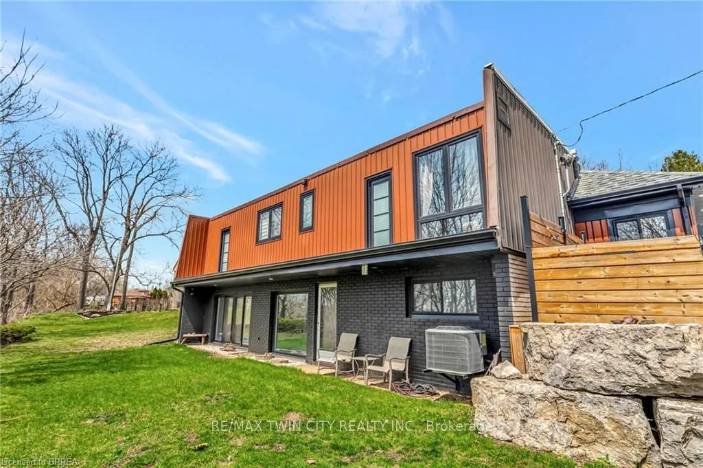 1 Old Onondaga Road, Brantford, ON N3T 5L9