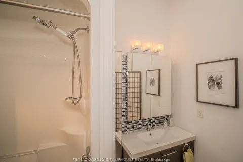 3 CHERRY Street, St. Catharines, ON L2R 5M3