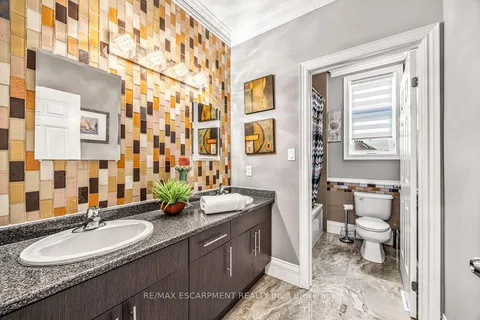 20 Chesswood Trail, Hamilton, ON L8N 2Z7