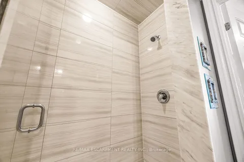 20 Chesswood Trail, Hamilton, ON L8N 2Z7