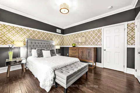 20 Chesswood Trail, Hamilton, ON L8N 2Z7