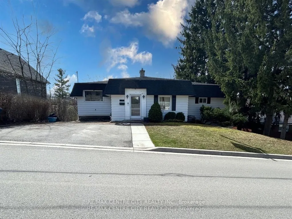 8 Woodland Road, Central Elgin, ON N5P 1P2