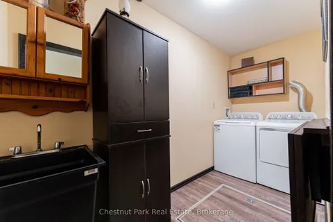 2253 Lone Pine Drive, Huntsville, ON P0B 1L0