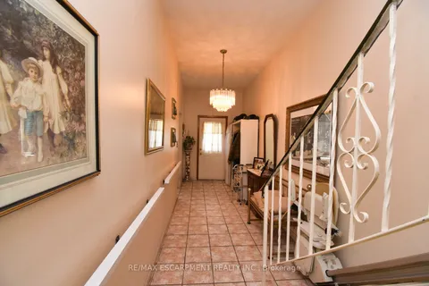 241 Robert Street, Hamilton, ON L8L 2R2