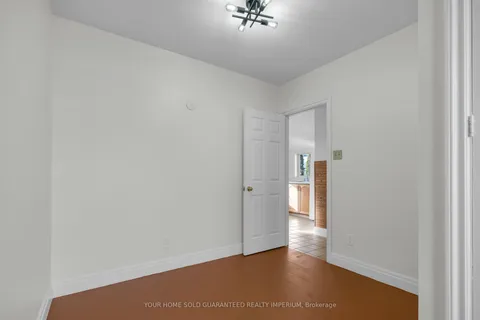 138 Charlotte Street, Brantford, ON N3T 2X8