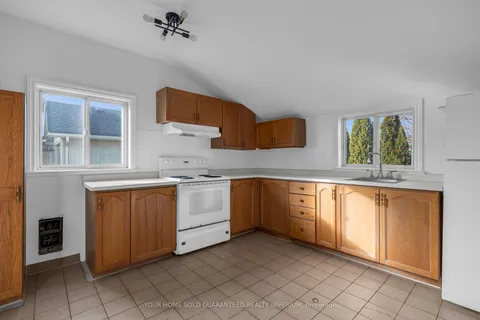 138 Charlotte Street, Brantford, ON N3T 2X8
