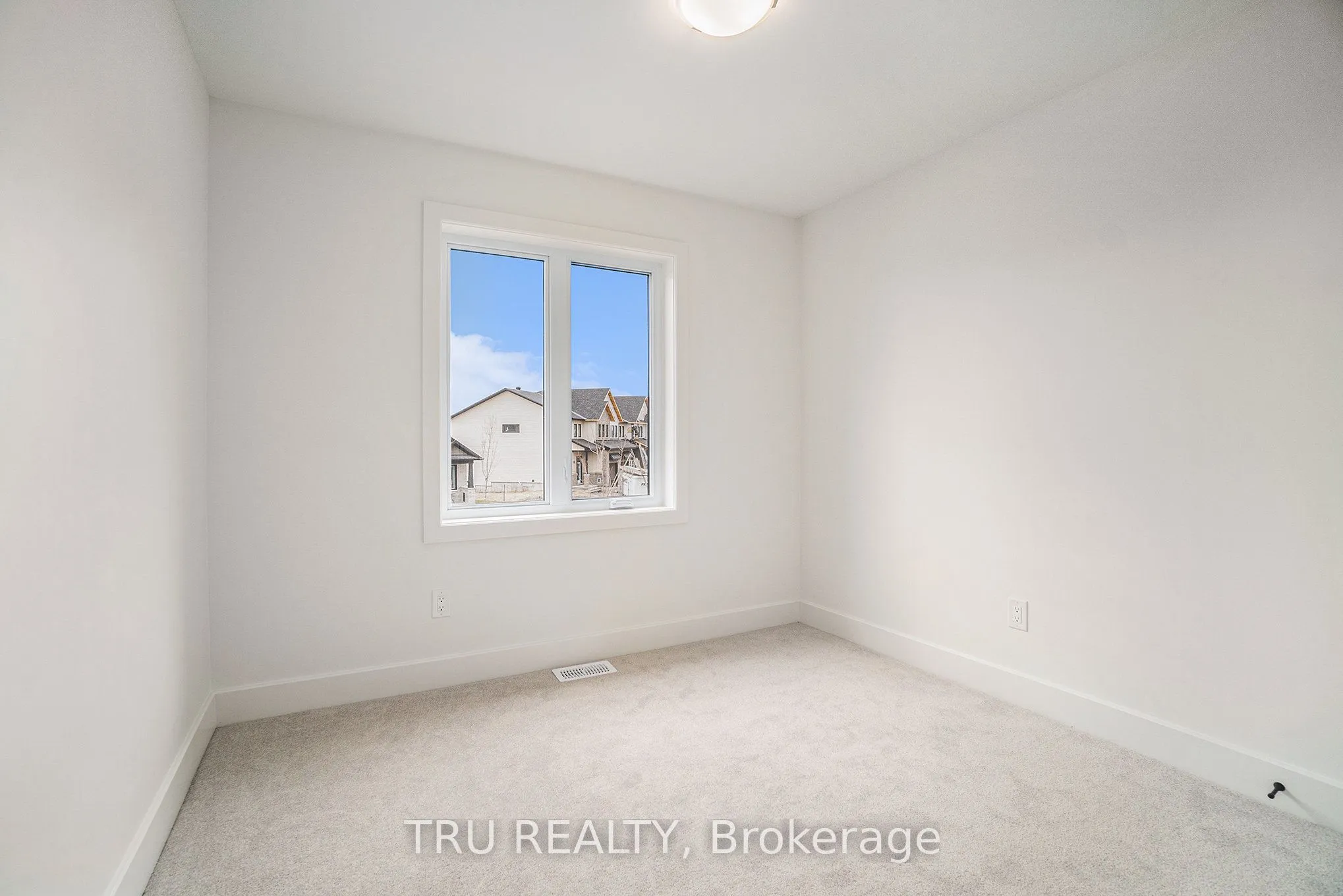 953 Cologne Street, Russell, ON K0A 1W0