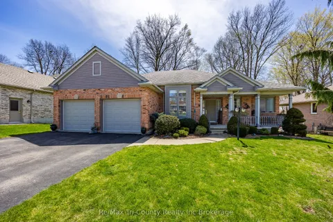 11 Woodside Drive, Tillsonburg, ON N4G 5P9