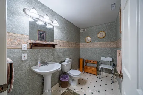 11 Woodside Drive, Tillsonburg, ON N4G 5P9