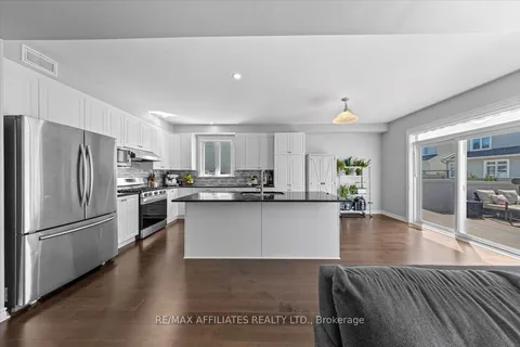 726 Bunchberry Way, Blossom Park - Airport and Area, ON K1T 3T8