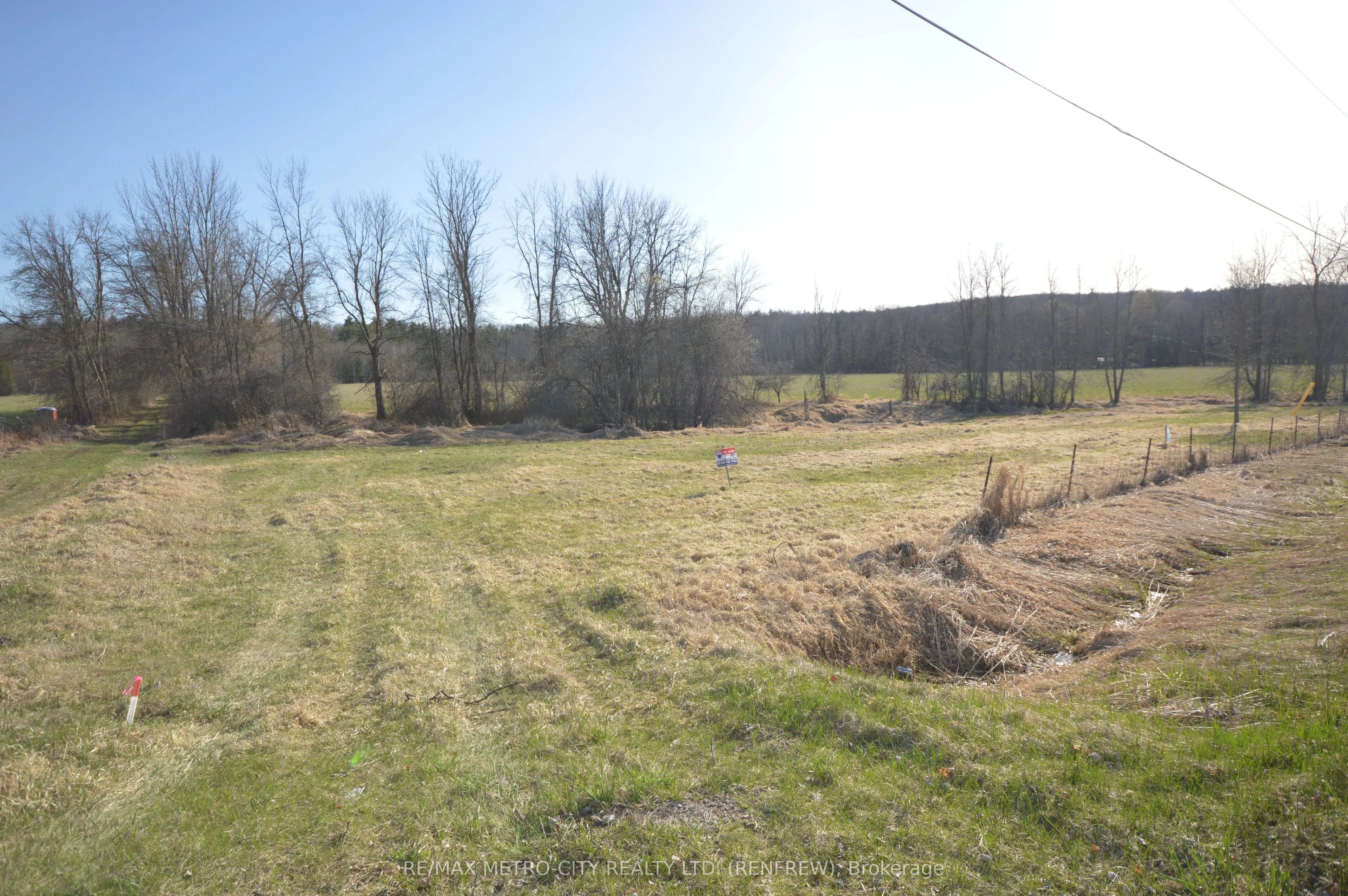 00 River Road, ON K7V 3Z8