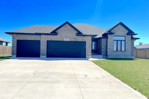 4062 Van Bree Drive, Plympton-Wyoming, ON N0N 1J6