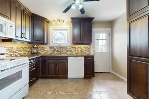 326 Burns Street, Strathroy-Caradoc, ON N7G 1G4