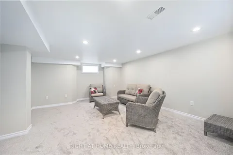 106 Bushmill Circle, Hamilton, ON L8B 1A5