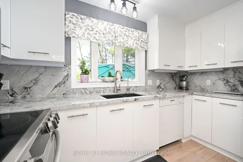 106 Bushmill Circle, Hamilton, ON L8B 1A5