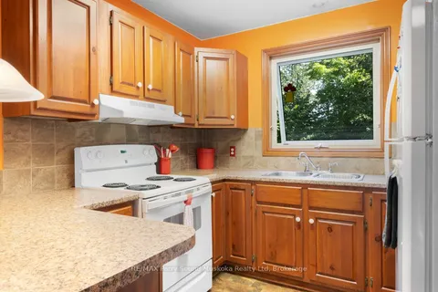 18 MEHARG Drive, McKellar, ON P2A 0B5