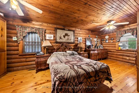 16 B MAGNET Road, Magnetawan, ON P0A 1P0